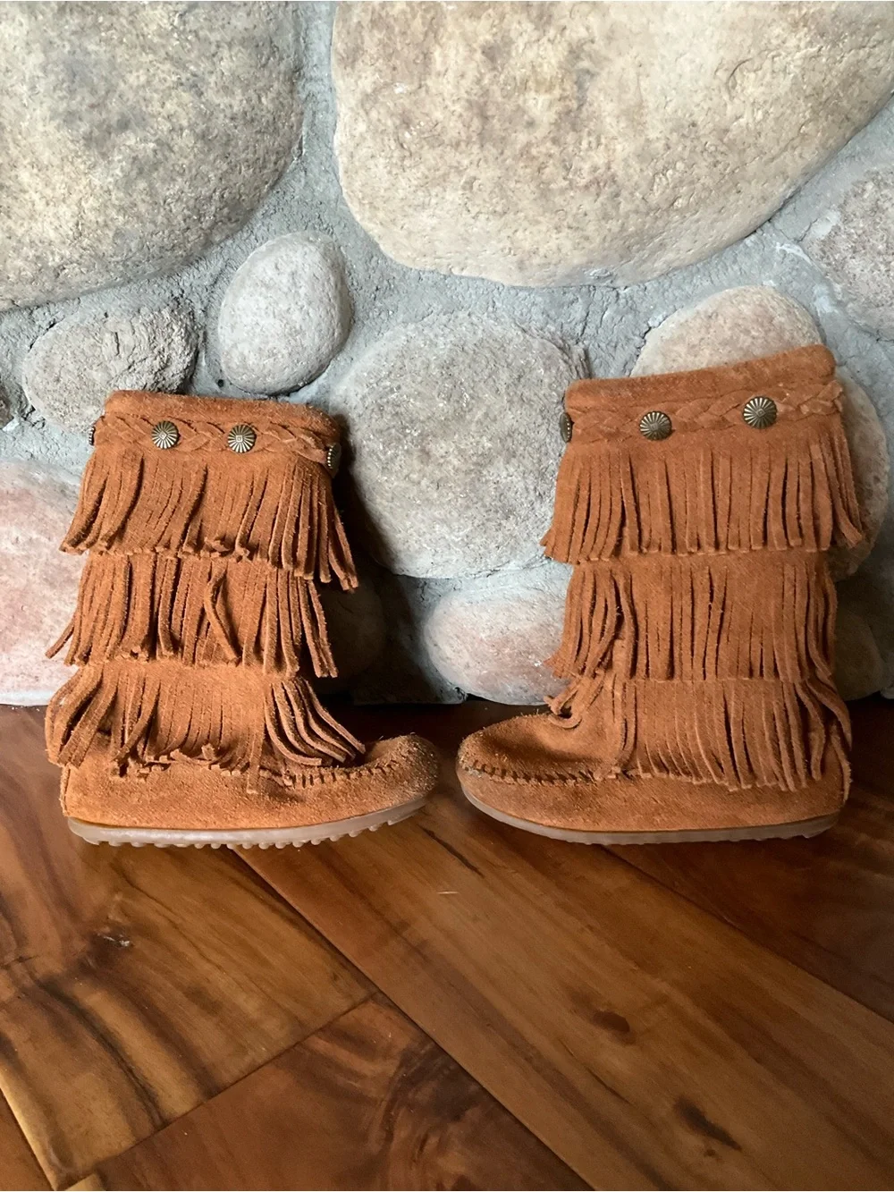 Minnetonka 3 Layer Fringe Suede Boots Size 8
